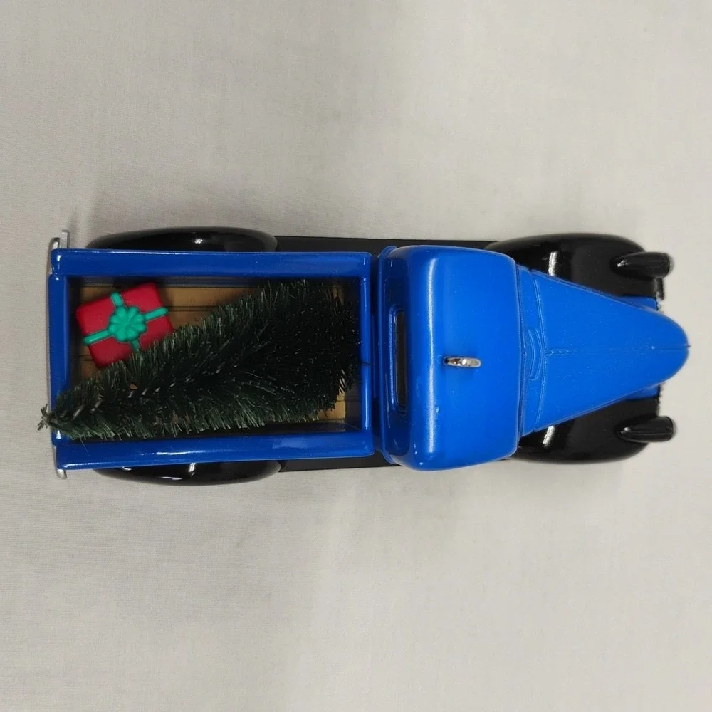 Hallmark Ornament 1947 Chevrolet Pickup #13 Series All-American‎ Trucks 2007